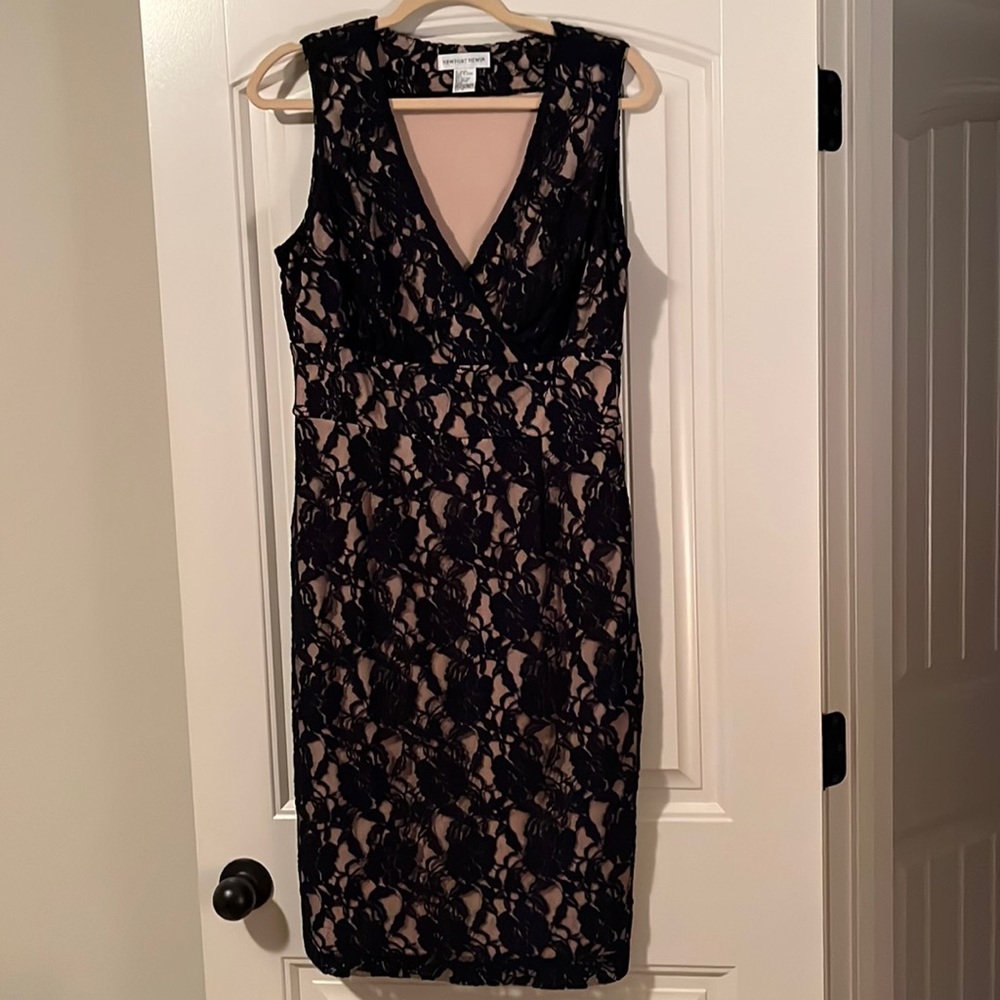 Beautiful dress size 12 from Newport News. Lined with tan slip